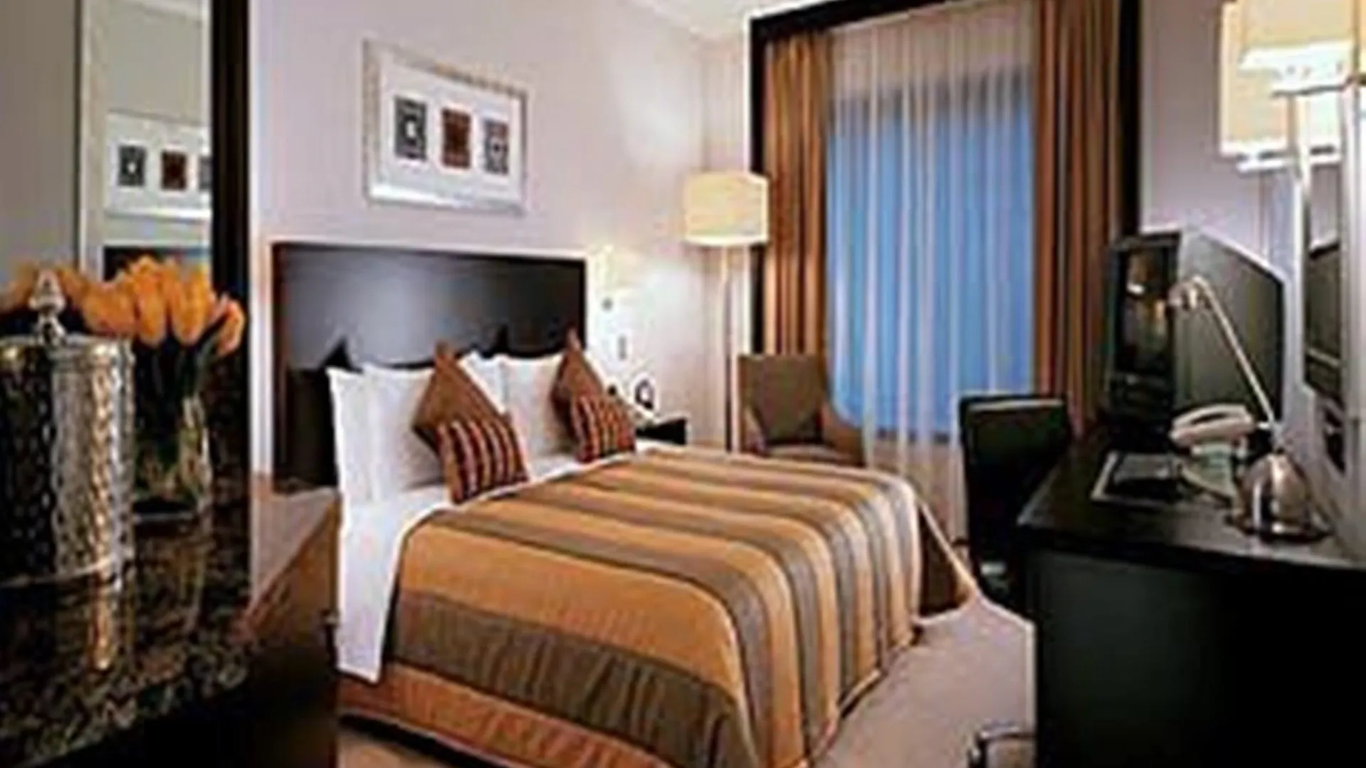 Traders Hotel, Abu Dhabi Hotel