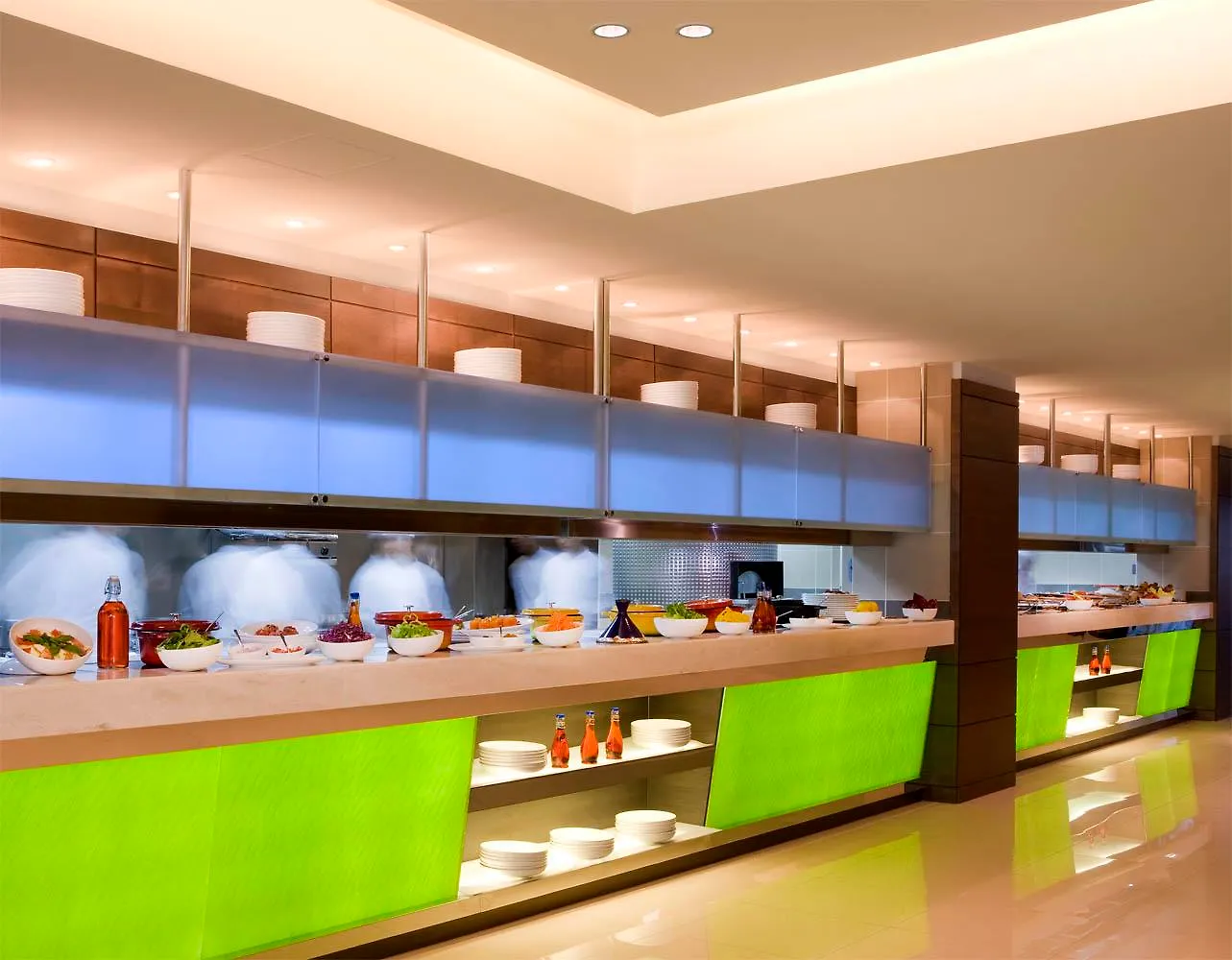 Traders Hotel, Abú Dhabí 4*,  Spojené arabské emiráty